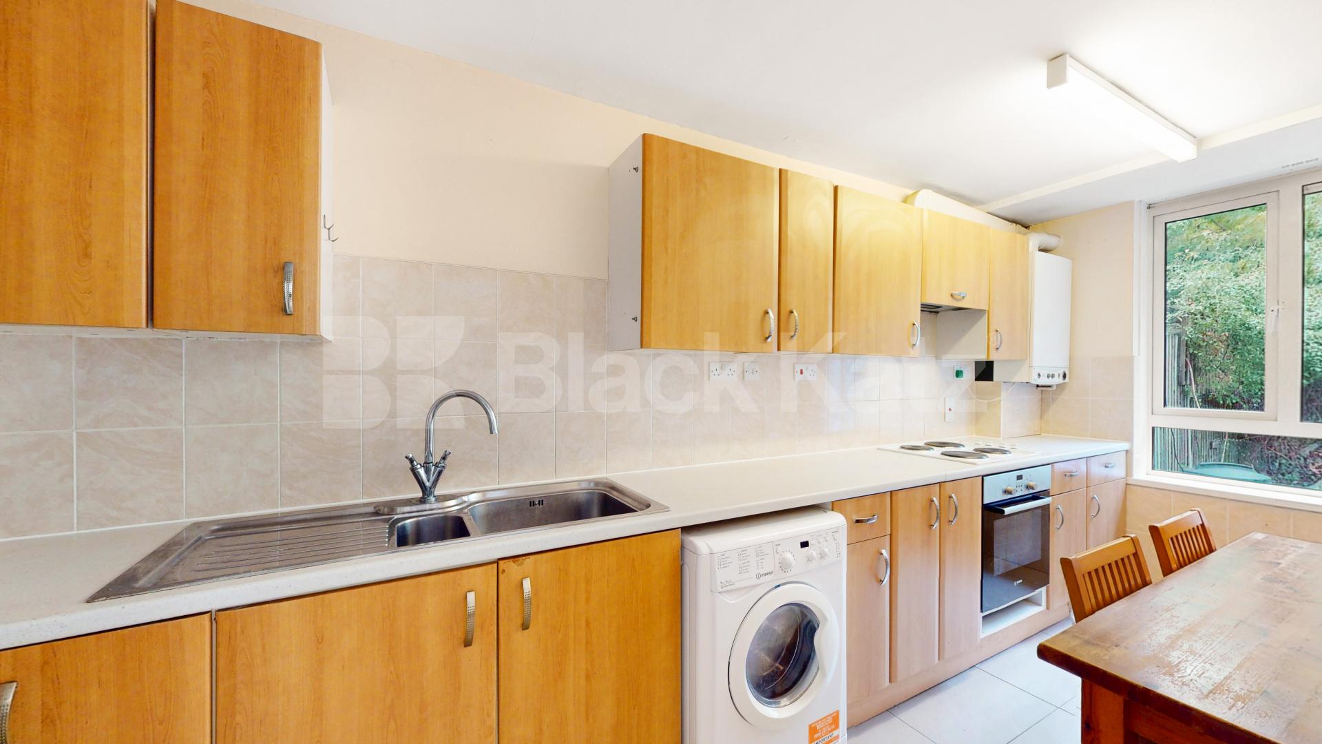 Stylish 2 Bed Split-Level Garden Flat in Prime W10 Location Dowland Street, Queens Park